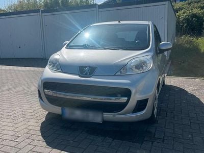 Gebraucht Peugeot 107 65 PS (47 kW) 2010 Silber Kleinwagen