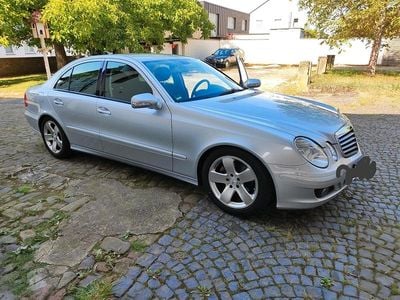 Mercedes E200