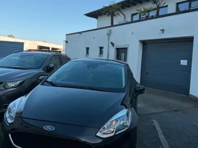 Gebraucht Ford Fiesta 99 PS (72 kW) 2017 Schwarz Kleinwagen