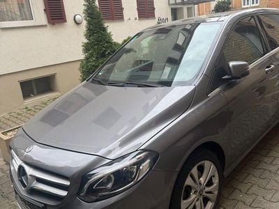 Gebraucht Mercedes B180 122 PS (89 kW) 2017 Grau Van / Kleinbus