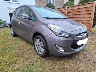 Gebraucht Hyundai ix20 125 PS (91 kW) 2015 Grau Kleinwagen