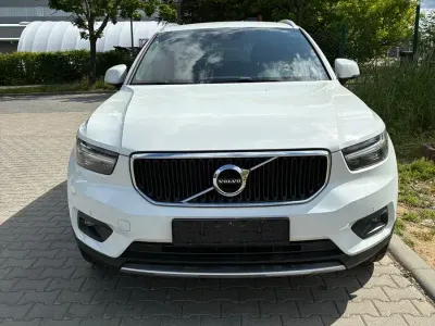 Używany Volvo XC40 Momentum 197 KM (144 kW) 2021 Biały SUV