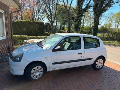 Second-hand Renault Clio II 58 CP (42 kW) 2009 Alb Hatchback