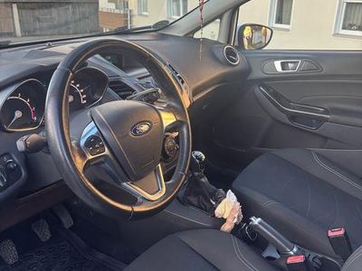 Gebraucht Ford Fiesta Celebration 82 PS (60 kW) 2016 Weiß Limousine