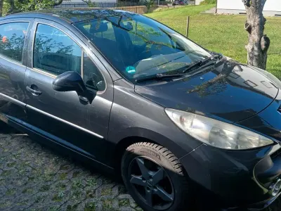 Gebraucht Peugeot 207 95 PS (69 kW) 2009 Schwarz Limousine