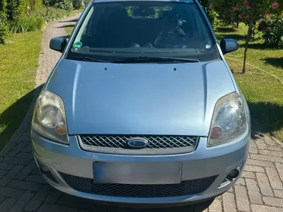Gebraucht Ford Fiesta Trend 80 PS (58 kW) 2006 Blau Kleinwagen