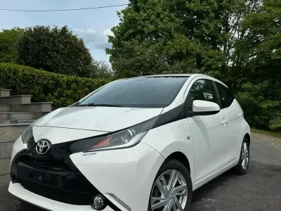 Gebraucht Toyota Aygo 69 PS (50 kW) 2017 Weiß Kleinwagen
