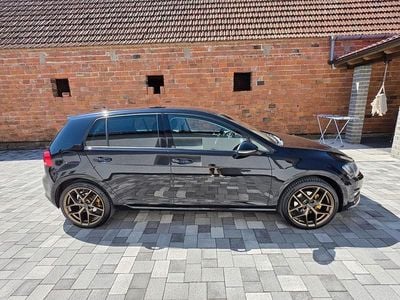 Schwarz Gebraucht 2016 VW Golf VII Highline Limousine | 14.300 € (Etwas zu teuer)