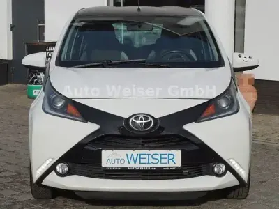 Gebraucht Toyota Aygo X-play 180 PS (132 kW) 2015 Solid white Kleinwagen