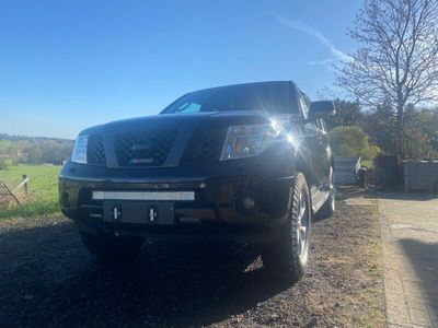 gebraucht Nissan Pathfinder 2.5 LE / 4x4 / Höher