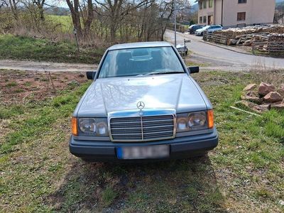 Second-hand Mercedes E230 131 CP (96 kW) 1988 Gri Berlinǎ