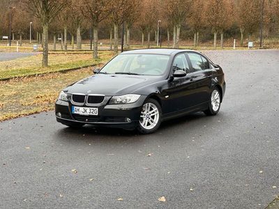 gebraucht BMW 320 i //Scheckheftgepflegt// Alpine Soundsystem// Xenon