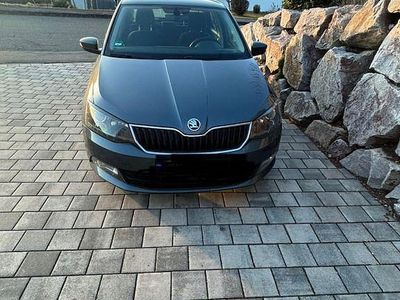 Grau Gebraucht 2015 Skoda Fabia Ambition Kleinwagen | 7.699 € (Fairer Preis)