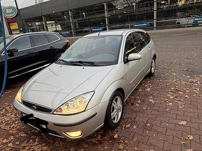 Silber Gebraucht 2002 Ford Focus Kleinwagen | 3.300 € (Teuer)