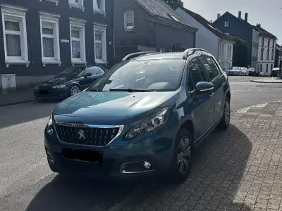Gebraucht Peugeot 2008 Style 110 PS (80 kW) 2019 Grün SUV