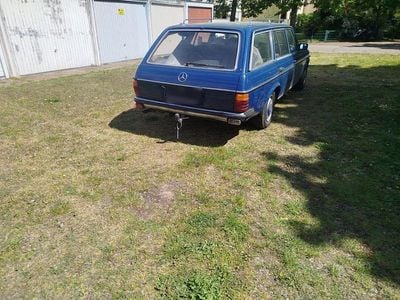 Second-hand Mercedes 200 109 CP (80 kW) 1984 Albastru Break