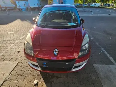 Gebraucht Renault Scénic 102 PS (75 kW) 2010 Rot Van / Kleinbus