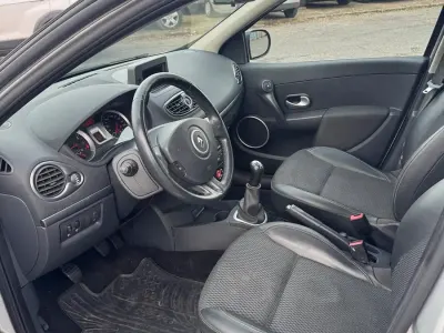 Gebraucht Renault Clio 103 PS (75 kW) 2011 Silber Kombi
