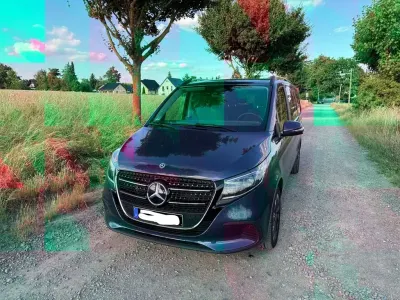 Gebraucht Mercedes V220 Style 163 PS (119 kW) 2024 Blau Van / Kleinbus