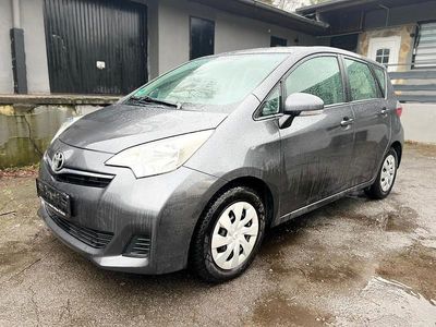 Gebraucht Toyota Verso 100 PS (73 kW) 2012 Grau Van / Kleinbus