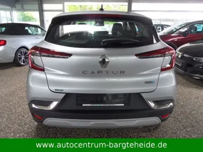 Używany Renault Captur Intens 92 KM (67 kW) 2021 Srebrny SUV