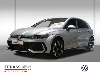 Usata VW Golf VIII R-line 150 CV (110 kW) 2026 Argento Berlina