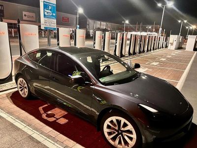 Begagnad Tesla Model 3 RWD 239 kW (325 HK) 2022 Silver Sedan