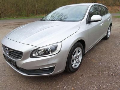 Gebraucht Volvo V60 Business Edition 150 PS (110 kW) 2016 Silber Kombi