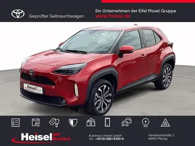 Gebraucht Toyota Yaris Connect Style 116 PS (85 kW) 2023 Karminarot metallic Kleinwagen