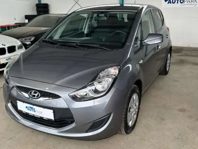 Gebraucht Hyundai ix20 Classic 90 PS (66 kW) 2011 Silber Kleinwagen