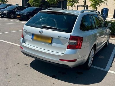 Grau Gebraucht 2015 Skoda Octavia Kombi | 7.300 € (Fairer Preis)
