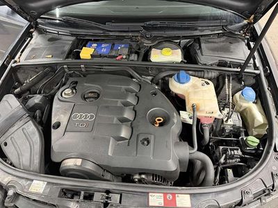 Używany Audi A4 131 KM (96 kW) 2004 Szary Sedan/Limuzyna