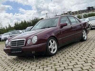 Gebraucht Mercedes E200 Avantgarde 136 PS (100 kW) 1996 Rot Limousine