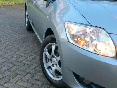 Gebraucht Toyota Auris 101 PS (74 kW) 2009 Grau Kleinwagen
