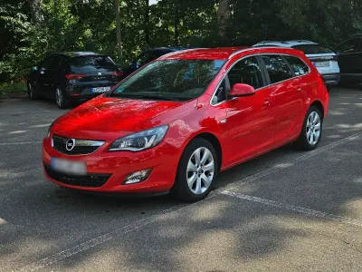 Gebraucht Opel Astra Innovation 120 PS (88 kW) 2012 Rot Kombi