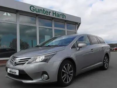 Gebraucht Toyota Avensis 150 PS (110 kW) 2013 New medium silver Kombi