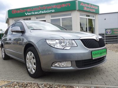 Gebraucht Skoda Superb 140 PS (102 kW) 2011 Grau metallic Kombi