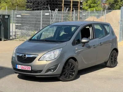 Gebraucht Opel Meriva Edition 101 PS (74 kW) 2011 Braun Van / Kleinbus