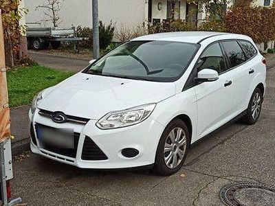 Gebraucht Ford Focus Ambiente 101 PS (74 kW) 2014 Weiß Kombi