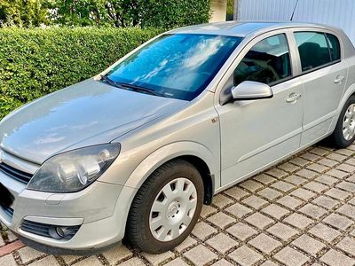 Gebraucht Opel Astra Enjoy 90 PS (66 kW) 2005 Silber Limousine