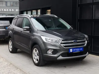 Gebraucht Ford Kuga Trend 120 PS (88 kW) 2019 Grau SUV