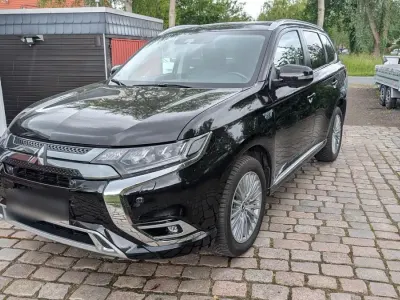 Gebraucht Mitsubishi Outlander P-HEV Plus 224 PS (164 kW) 2019 Schwarz SUV
