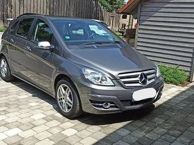 Usata Mercedes B180 109 CV (80 kW) 2010 Grigio Monovolume