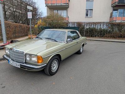 Gebraucht Mercedes 230 136 PS (100 kW) 1983 Grün Coupé