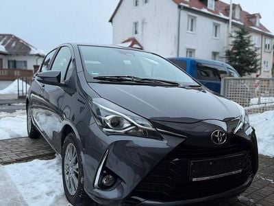 Grau Gebraucht 2017 Toyota Yaris Kleinwagen | 8.200 € (Guter Preis)