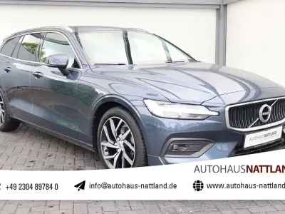 Gebraucht Volvo V60 Momentum 150 PS (110 kW) 2020 Blau Kombi