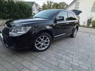 Gebraucht Fiat Freemont 170 PS (125 kW) 2013 Schwarz SUV