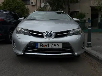 Gebraucht Toyota Auris Hybrid Edition 136 PS (100 kW) 2014 Silber Limousine
