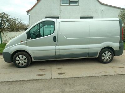 Gebraucht Opel Vivaro 115 PS (84 kW) 2012 Silber Van / Kleinbus