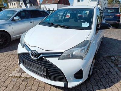 Second-hand Toyota Yaris Basis 90 CP (66 kW) 2015 Alb Hatchback